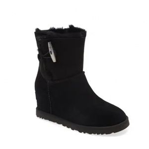 Ugg women’s toggle boot